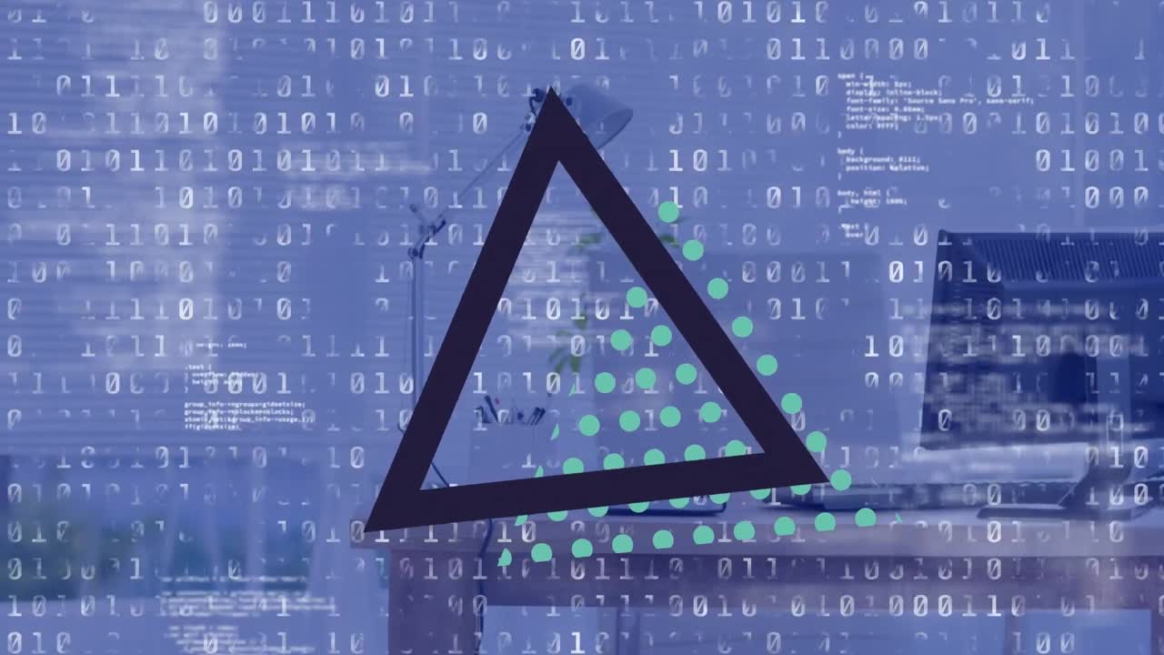 삼각형, 이진 코드 및 데이터 처리를 컴퓨터로 사무실 데스크에서 애니메이션