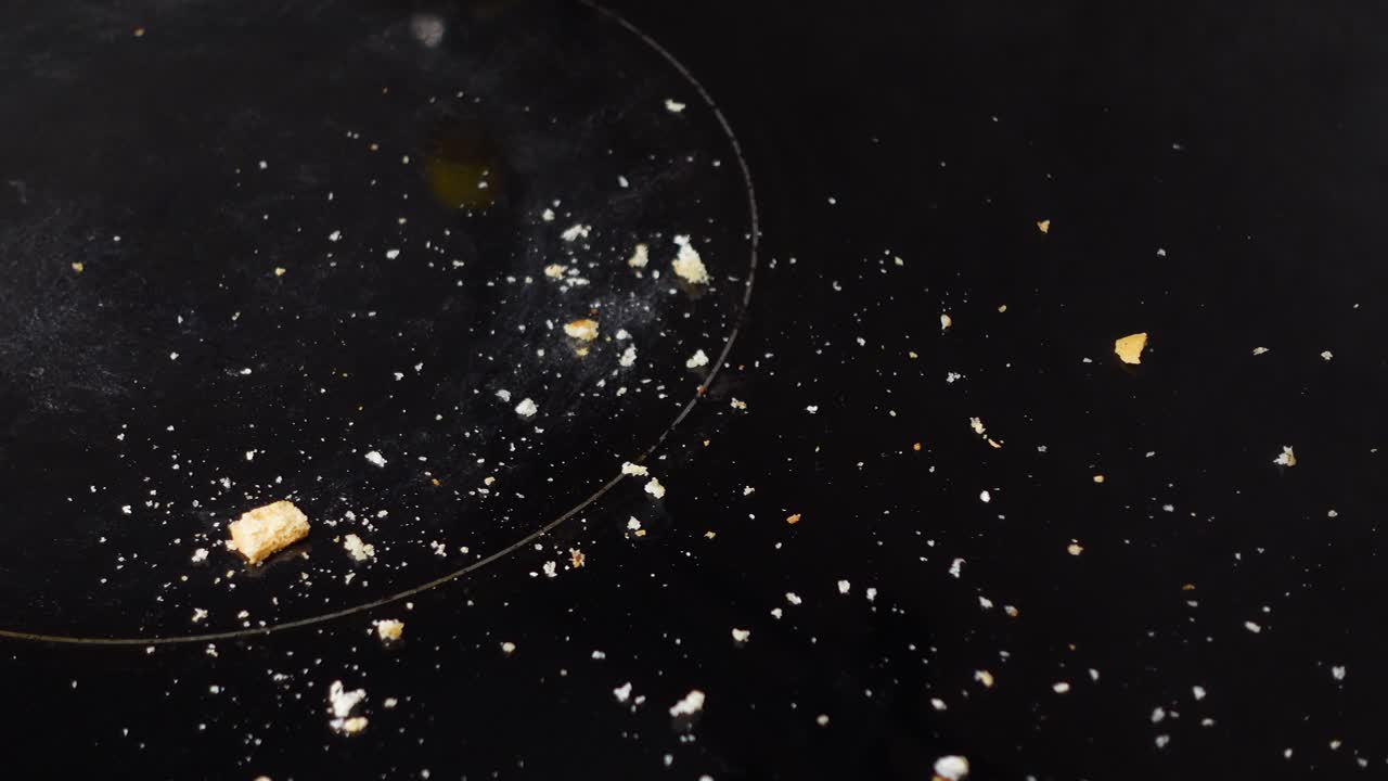 검은색 카운터 에 있는  어리