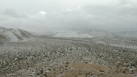 Ein-Wintersturm-Fegt-über-Joshua-Tree-In-Kalifornien-Hinweg