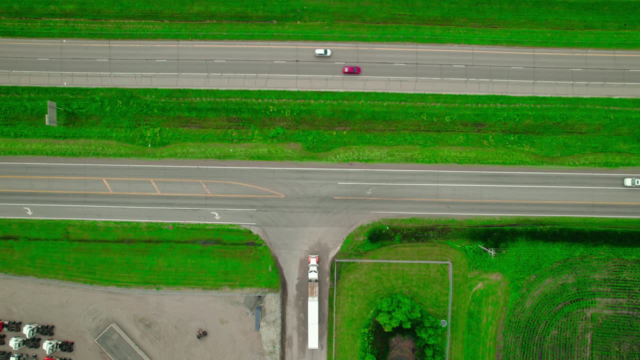 Step deck semi truck making a left turn from an intersection in Minnesota
