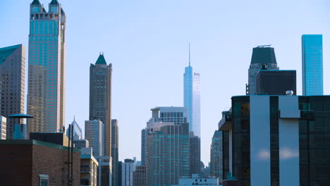 Handheld-shot-looking-at-numerous-high-rise-buildings-in-downtown-Chicago,-Illinois