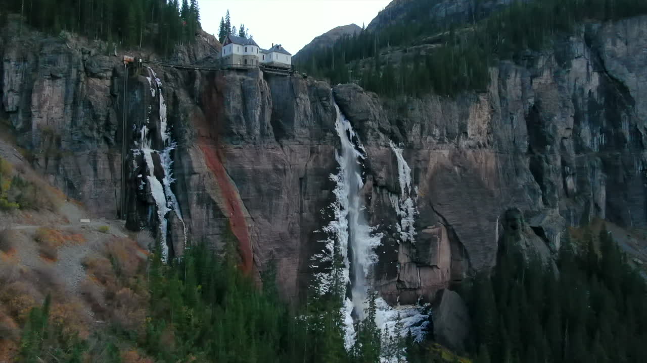 el velo nupcial cae telluride colorado avión no tripulado helado cascada de hielo otoño puesta de sol fresco sombreado montañas rocosas silverton ouray millon dólar carretera paisaje histórico de la ciudad lento derecha panorámica revelan