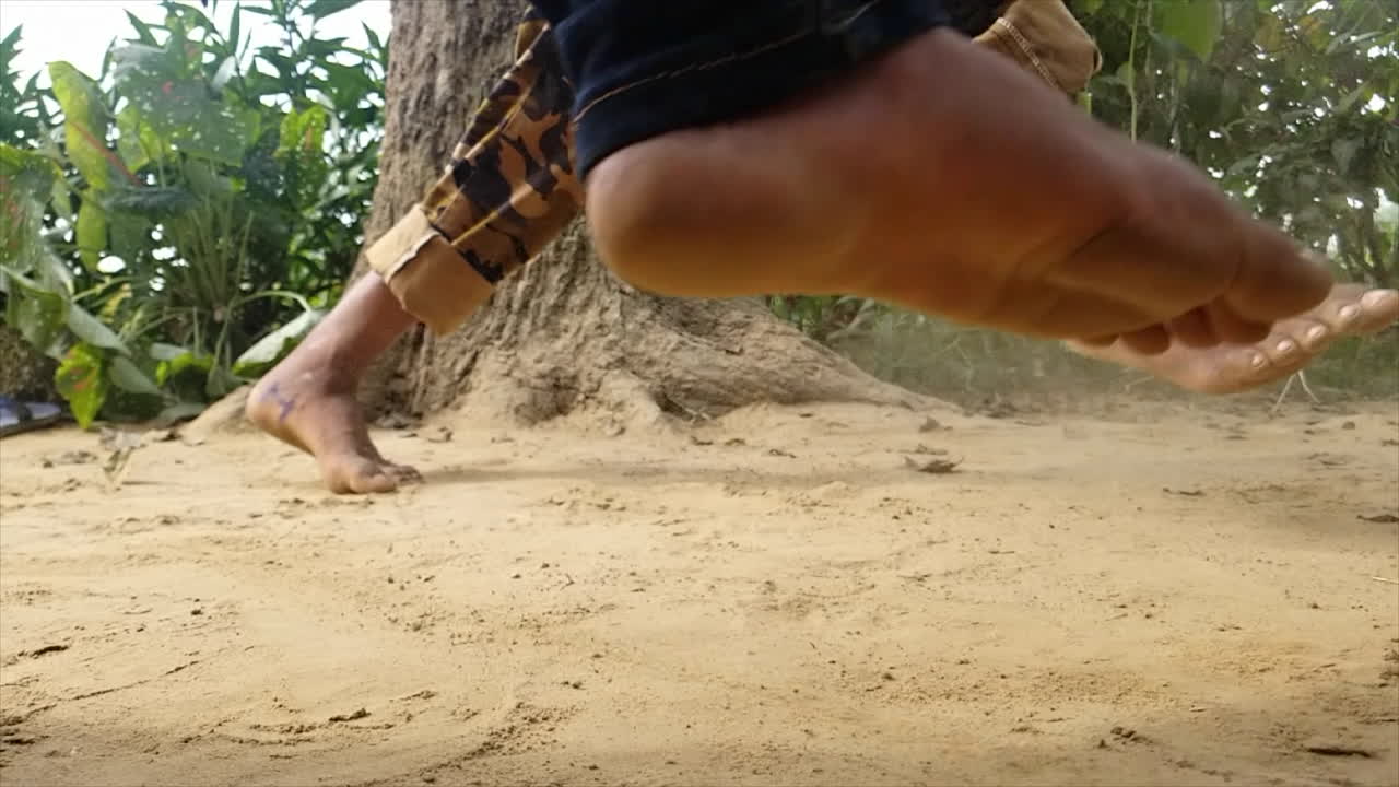 축구 공이나 축구의 슬로우 모션 발로