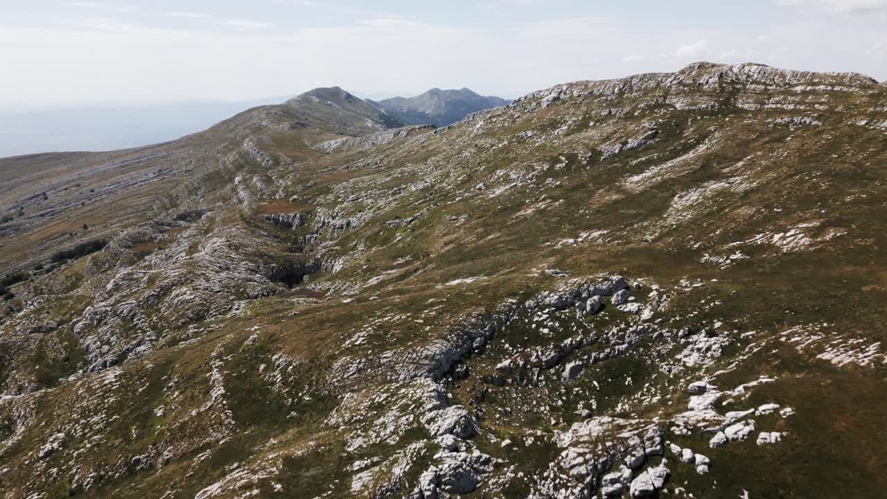 un pico maravilloso de una gran montaña