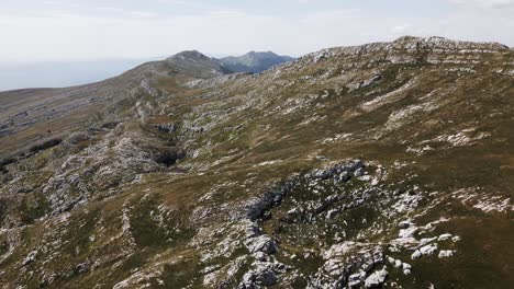 un pico maravilloso de una gran montaña