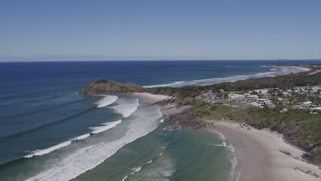 Promontorio-De-Norries-Entre-La-Cala-De-Norries-Y-La-Playa-De-Cabarita-En-Nsw,-Australia---Toma-Aérea-De-Drones