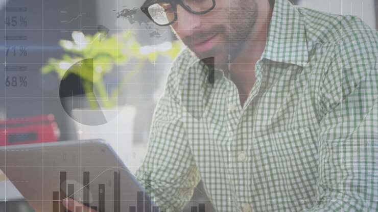 Animazione di elaborazione dati statistici su un uomo che usa un tablet digitale in ufficio
