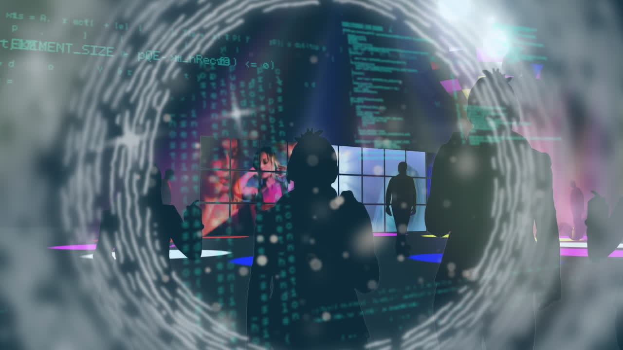 Elaborazione dati e scie luminose su sagome di persone che ballano, con luci da discoteca sullo sfondo.