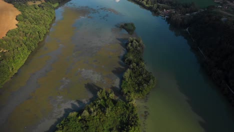 imágenes aéreas del hermoso amanecer sobre el río tíber, al norte de roma, la vista superior del río tíber
