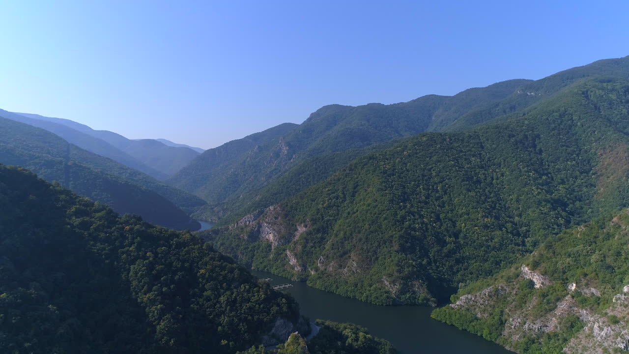 호수의 산 항구