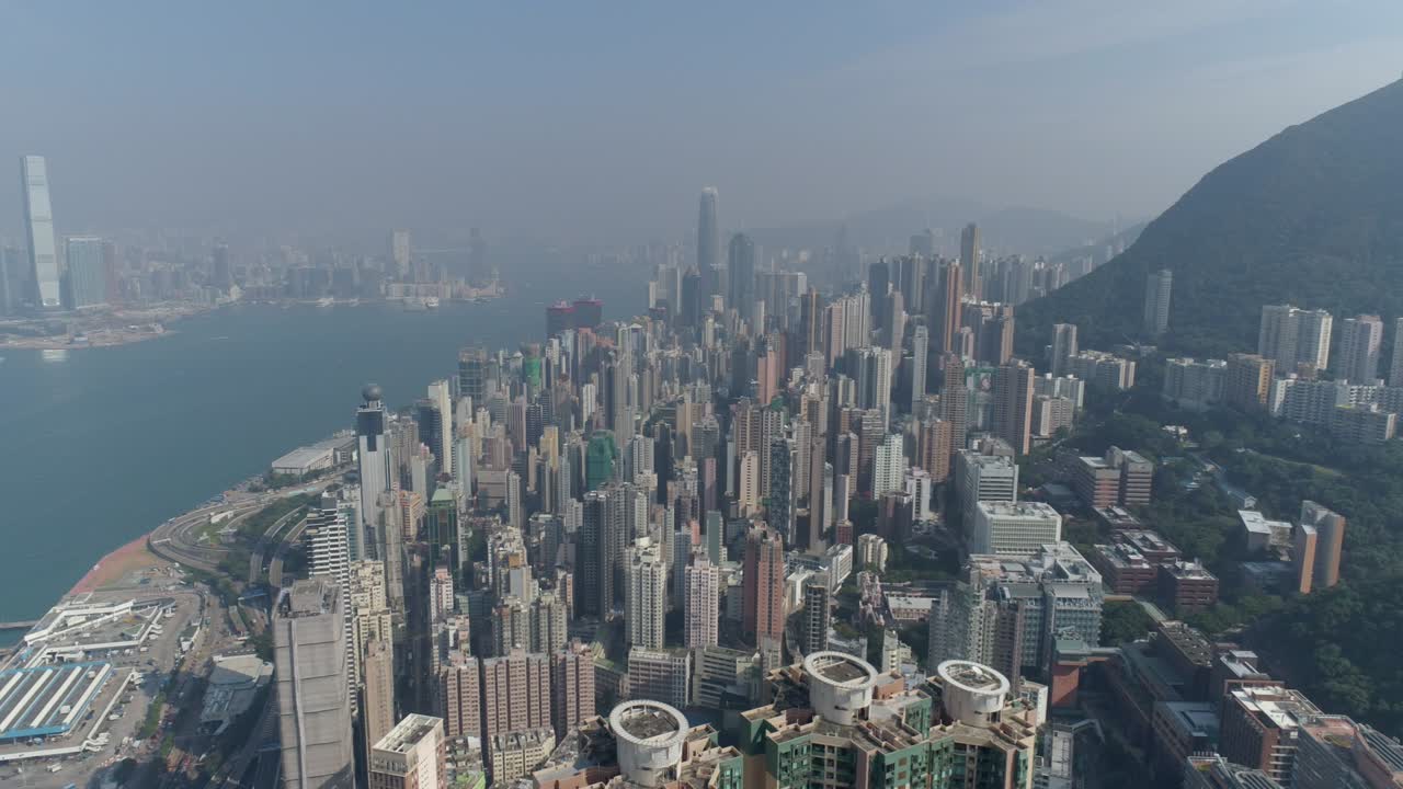 día soleado ciudad de hong kong bahía de la selva kowloon panorama aéreo 4k china