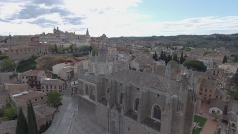 Aerial-video-of-the-Monastery-of-San-Juan-de-los-Reyes-and-views-of-Toledo,-Spain