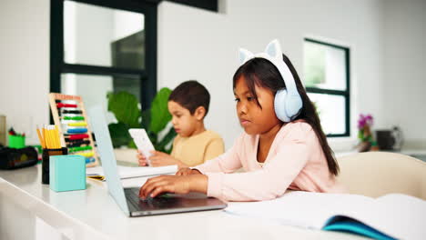 children studying online