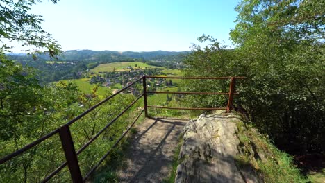 Blick-Auf-Die-Kleine-Tschechische-Stadt-Rataje-Nad-Sazavou-Von-Oben