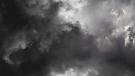 Gewitter,-Schleifenflug-Durch-Dunkle-Wolken