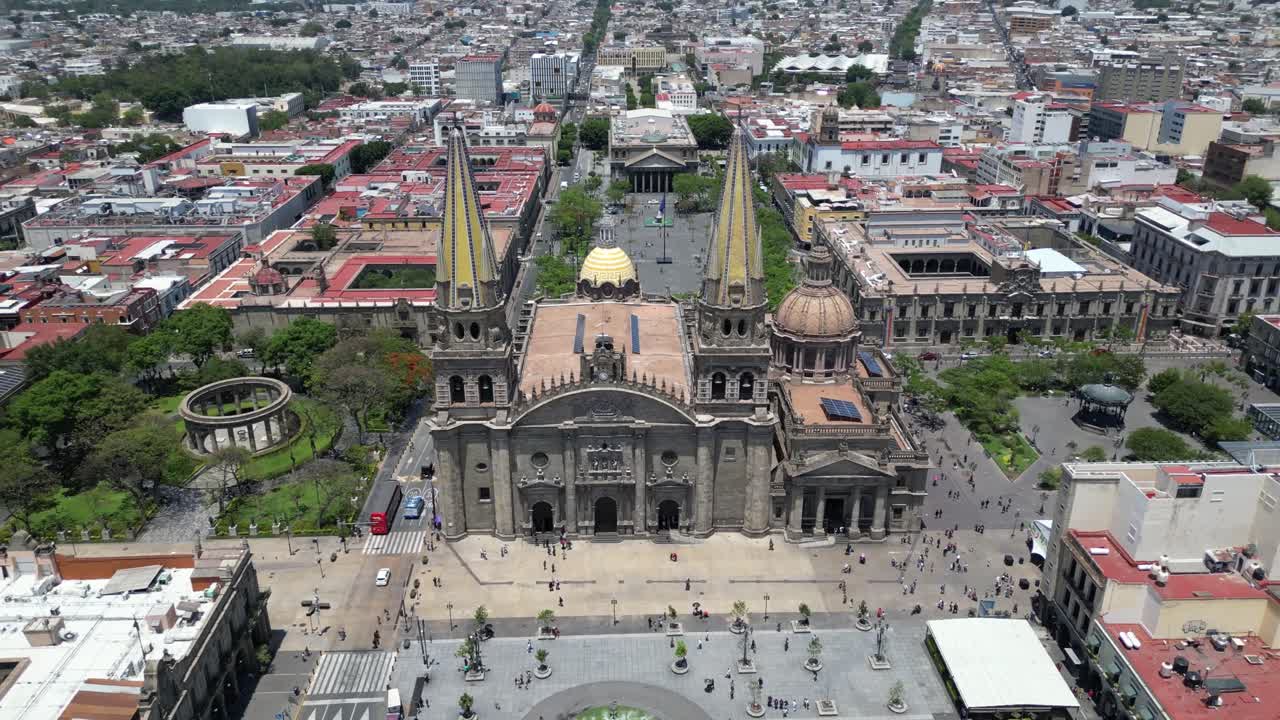 Catedral de Guadalajara ao meio-dia, imagem aérea com drone