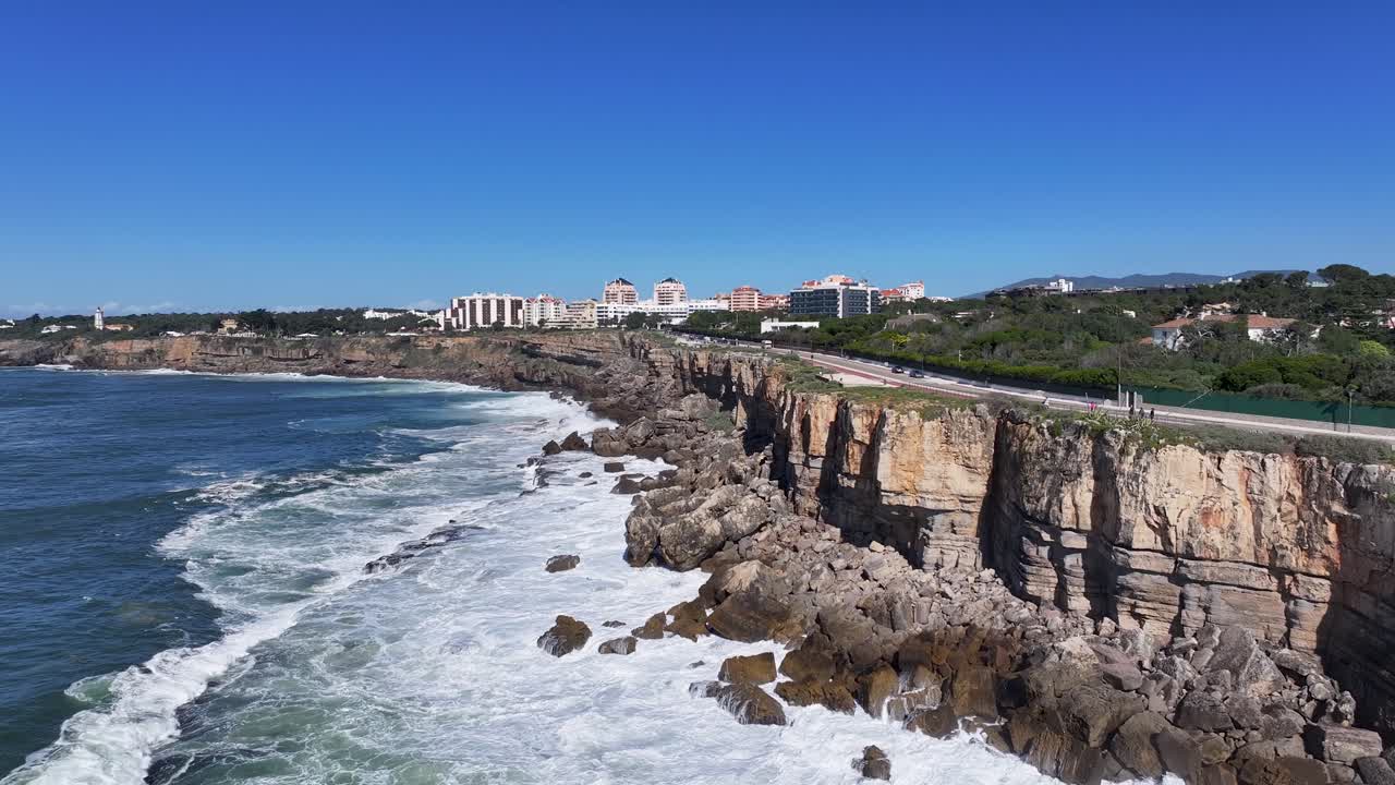 Skyline di Cascais a Cascais nel distretto di Lisbona, Portogallo. Città costiera. Paesaggio lungomare. Scenario da spiaggia. Skyline di Cascais a Cascais nel distretto di Lisbona, Portogallo