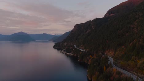 Sea-To-Sky-Hwy-In-Howe-Sound-In-Der-Nähe-Von-Horseshoe-Bay,-West-Vancouver,-Britisch-Kolumbien,-Kanada