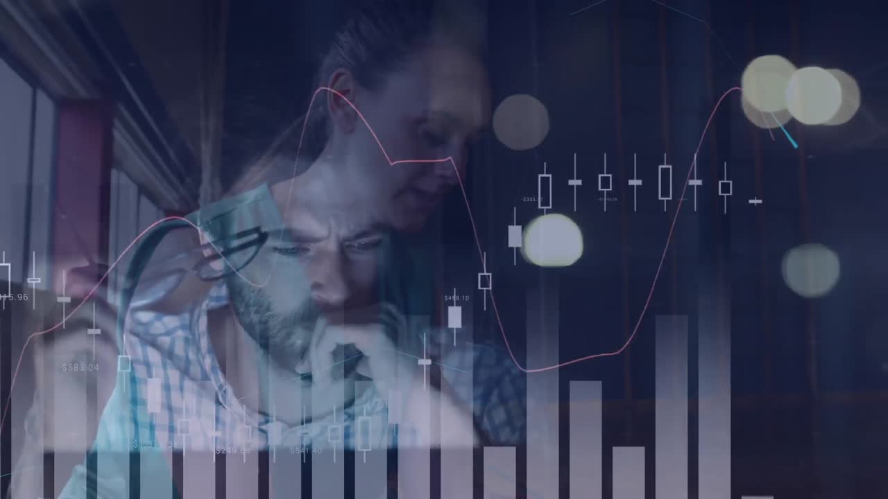 animación del procesamiento de datos financieros sobre una jugadora de baloncesto caucásica en el gimnasio