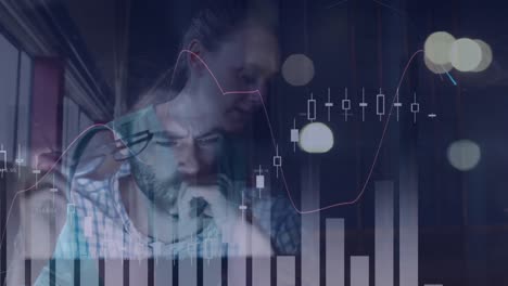 Animación-Del-Procesamiento-De-Datos-Financieros-Sobre-Una-Jugadora-De-Baloncesto-Caucásica-En-El-Gimnasio