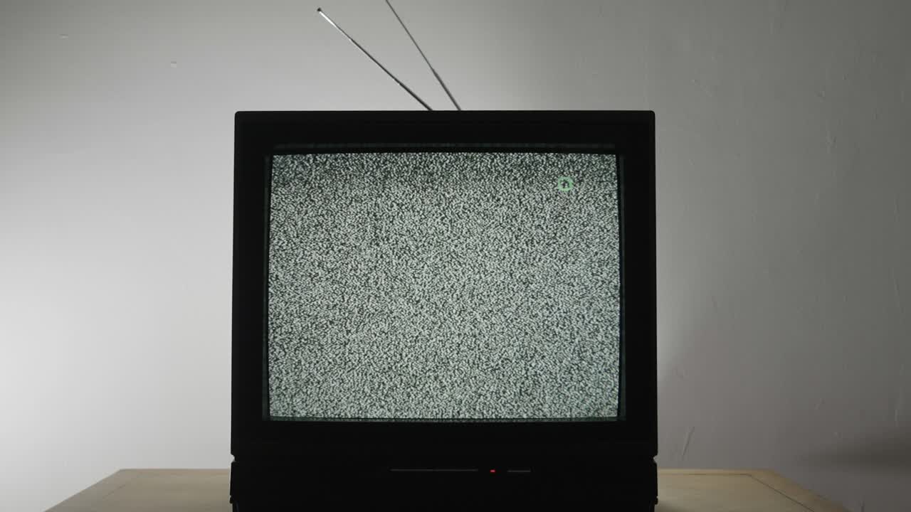 Tv Noise Dolly zoom in