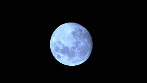 gran puesta de luna llena en la puesta de la luna durante el crepúsculo astronómico