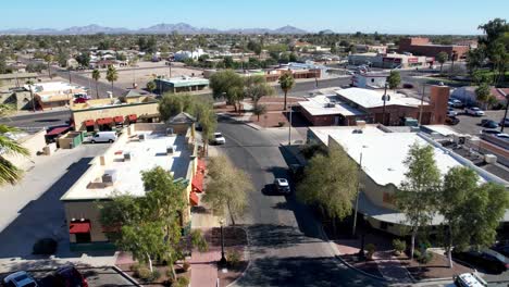 volando sobre las palmeras en casa grande arizona