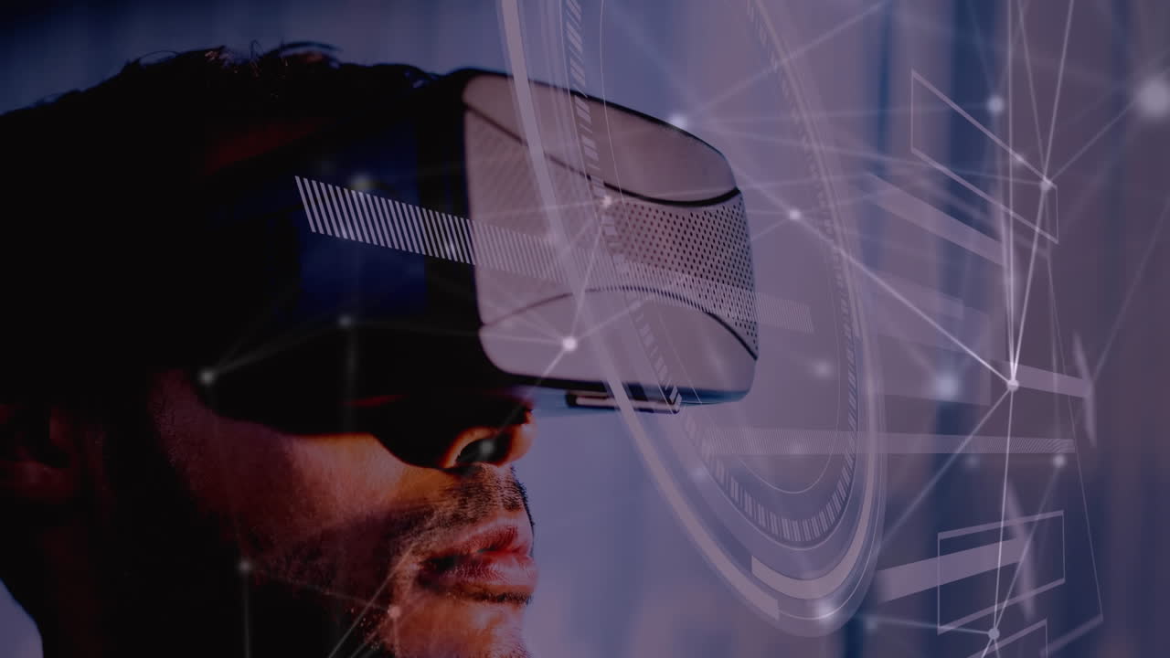 Animazione di frecce, rete di connessioni digitali su uomo d'affari che indossa un visore VR