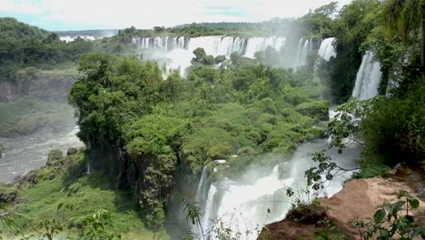 Una-Hermosa-Cascada-De-Igauzu,-Argentina