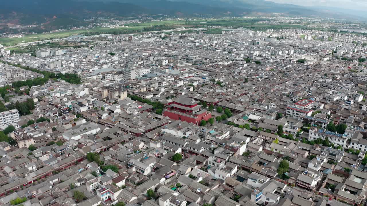Çin'in Yunnan eyaletindeki Weishan'da binalar ve manzaralar