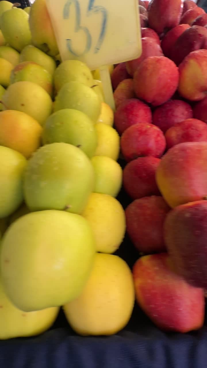 Fresh Apples at a Market Stall