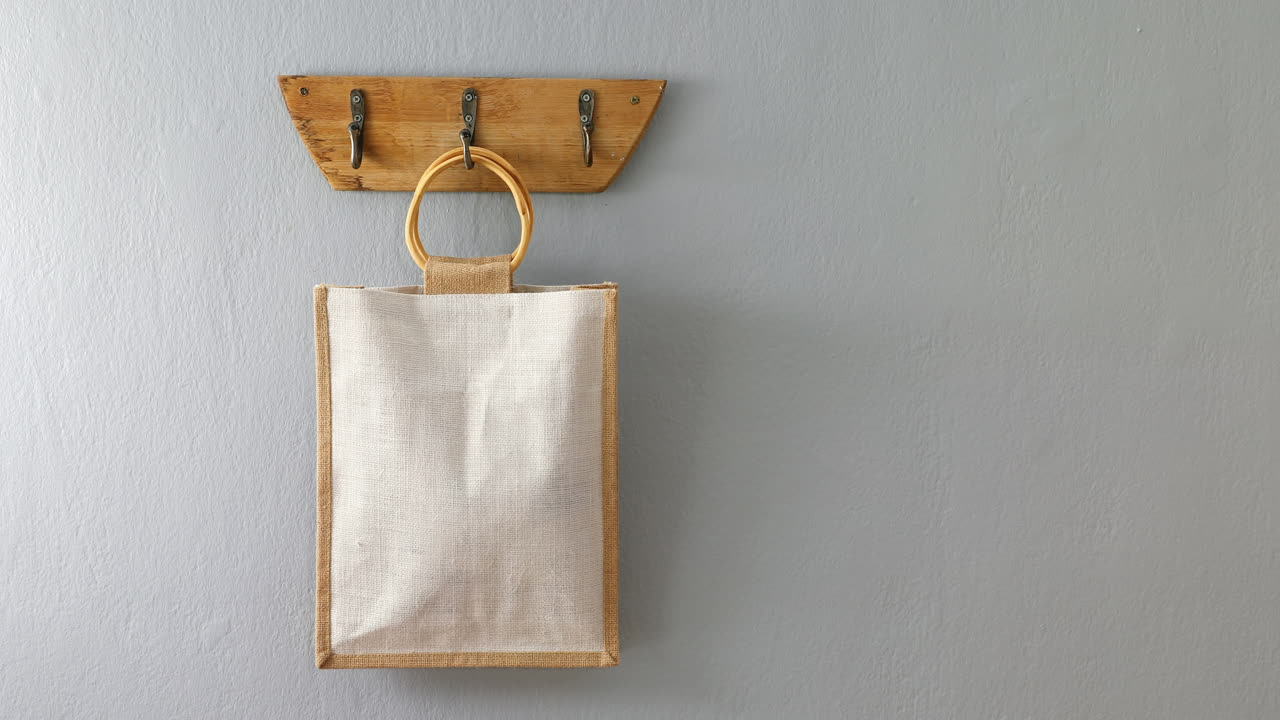 4k 갈고리에 매달린  ⁇ 드백