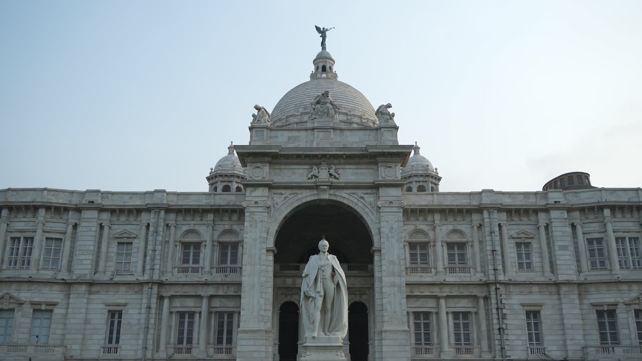 Victoria Memorial, Kolkata: Historic Landmark with Intricate Architecture and a Bird
