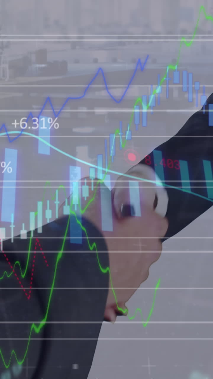 animación del procesamiento de datos financieros sobre personas que se dan la mano
