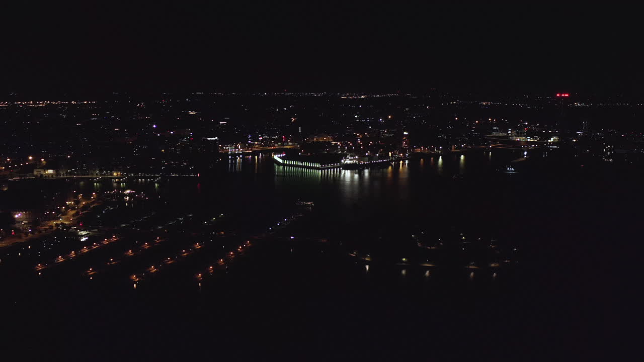 공중선, 추적, 무인 항공기, 헬싱키 북쪽 항구 주변 패닝, kruununhaka 내려다보기, tervasaari, merihaka 및 sompasaari, 빛으로 가득 찬 도시, uusimaa에서, 핀란드