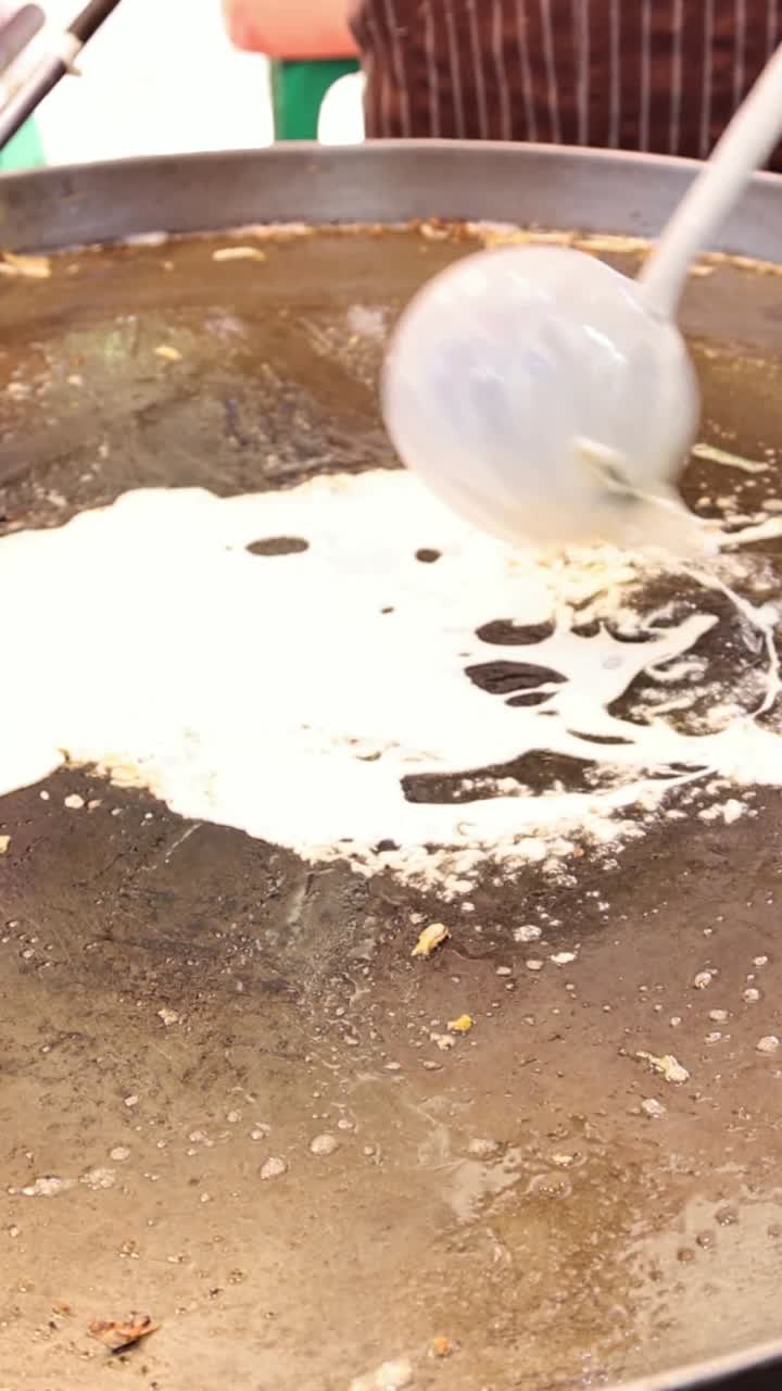 los pasos secuenciales para hacer pad thai.