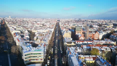 calle de compras xmas día soleado de invierno ciudad de nieve berlin alemania