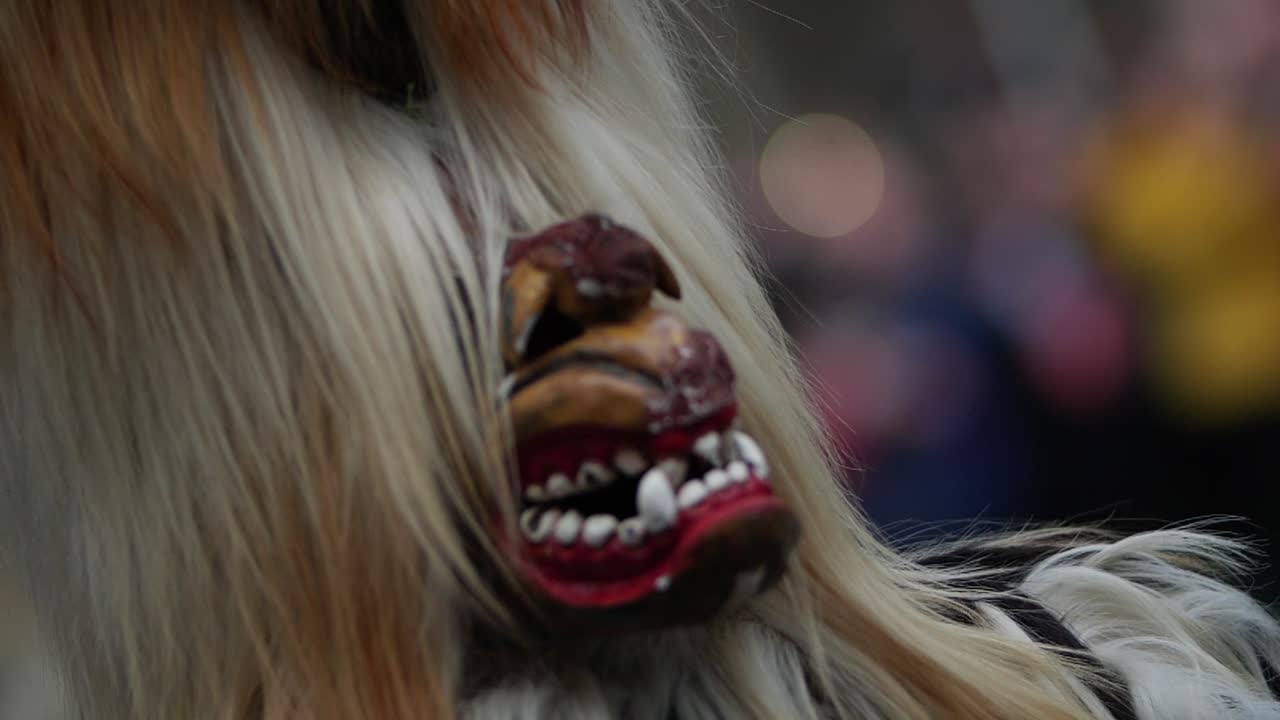 máscara peluda cinematográfica de un kuker búlgaro