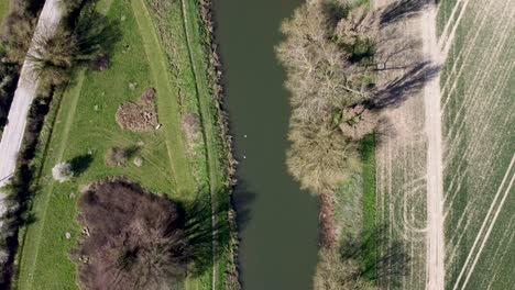 Fliegen-über-Den-Fluss-Great-Stour,-England