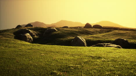 Valle-De-Montaña-Verde-Durante-El-Amanecer