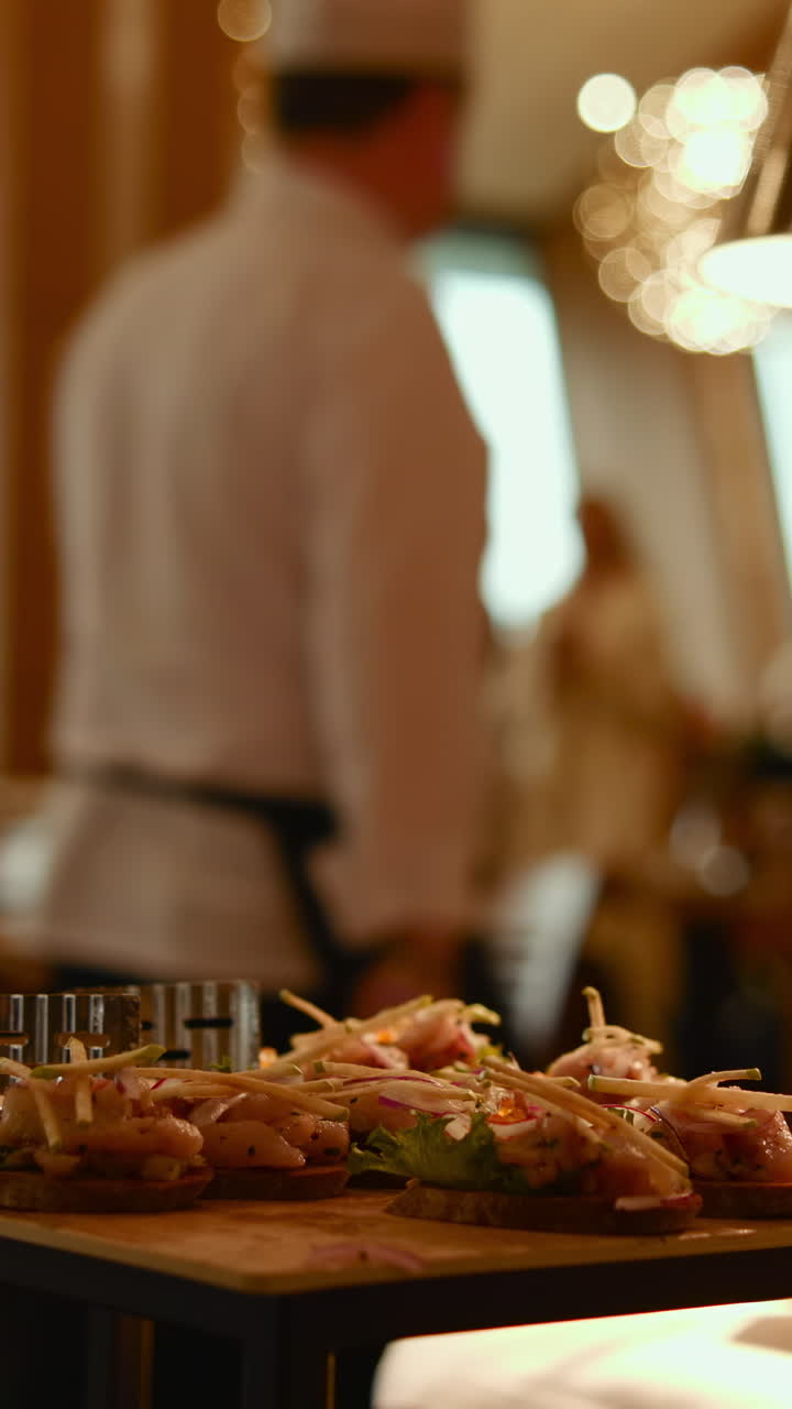 Antipasti gourmet su un vassoio da portata a un evento elegante