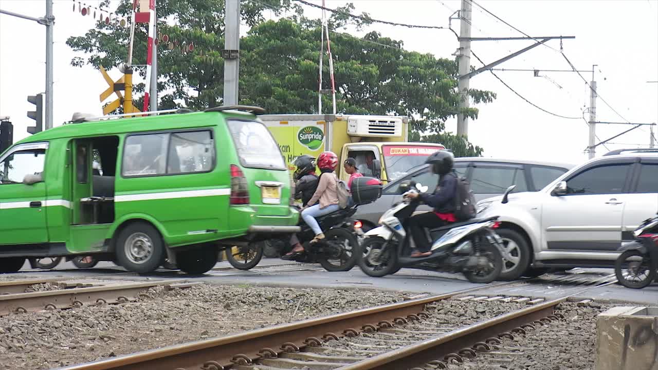 close up of traffic at the railroad crossing in the middle of the road.