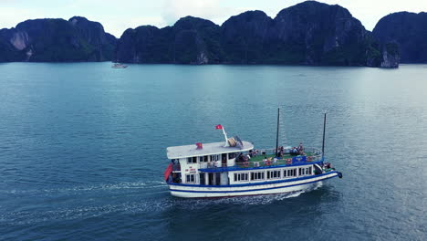 ¿Has-Estado-En-La-Hermosa-Bahía-De-Ha-Long?