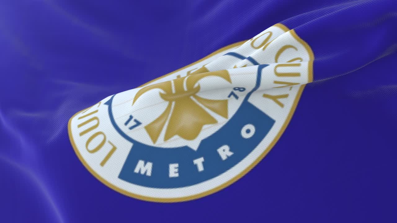 Flagge von Louisville, Stadt in Kentucky, Vereinigte Staaten, weht langsam im Wind. Endlosschleife.