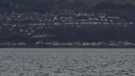 ciudad de gourock en la orilla de la bahía oeste, escocia