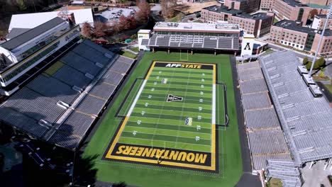 orbita aerea kidd brewer stadium di boone nc, carolina del nord, nel campus universitario statale degli appalachi