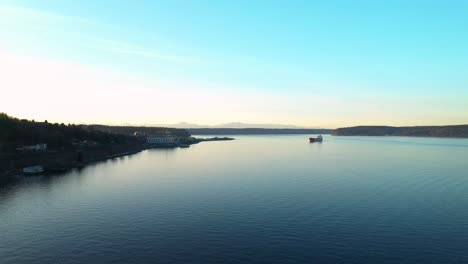 Scenic-Bay-Area-Boats-And-Architecture-At-The-Edge-Of-Dune-Penninsula-Park-In-Tacoma-Washington---aerial-shot