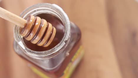 honey jar with wooden dipper