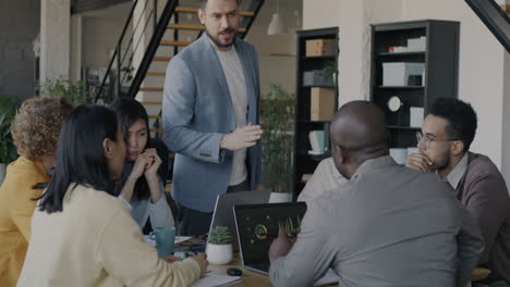 reunión de negocios en una oficina moderna
