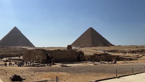 Pyramids-of-Giza-and-the-Sphinx-in-Giza-Governorate-in-Cairo,-Egypt